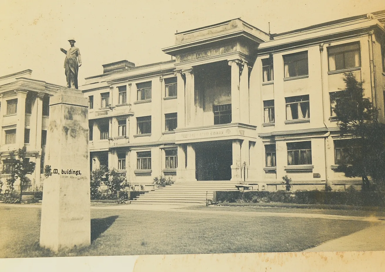 An_old_photo_of_the_hospital_building_in_buildings_Kvel_Squa, variant 0