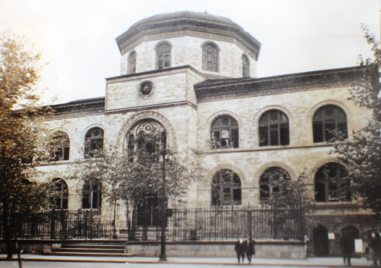 An_old_photograph_of_the_new_school_building_in_New_York_Cit, variant 2